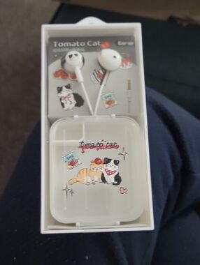 White Wired Earbuds with Carrying Case